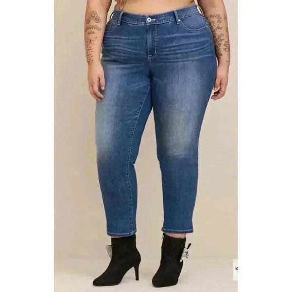 Torrid Womens Boyfriend Straight Medium Wash Jeans, Size 10R - Picture 1 of 9